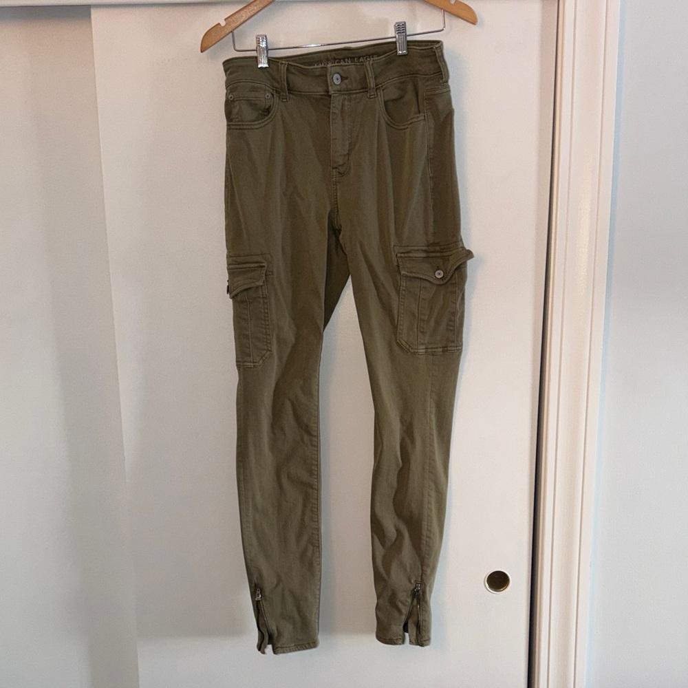 AE High Rise Olive Cargo Pants with Zipper Details Long
